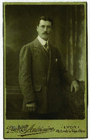 Retrato de tres cuartos del soldado Jean Marius Decrotte