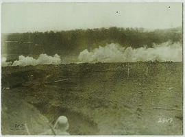 "633 Deutsche Sturmtrupps bei der Ausbildung. Gasangriff."