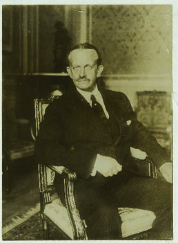 "1572 Graf Bernstorff wurde zum deutschen Botschafter in Konstantinopel ernannt."