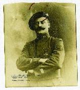 Retrato de medio cuerpo del teniente Auguste Victor Viton