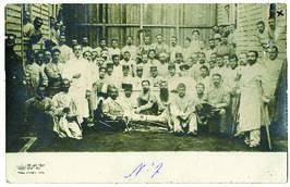 Grupo de prisioneros posando en el Festung Lazareto de Colonia