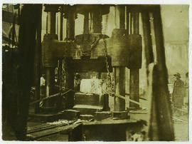 "903. Oesterr.-ungar. Munitionsindustrie. Skodawerke Kanonenschmiede. 2500 Tonnenpresse in T...