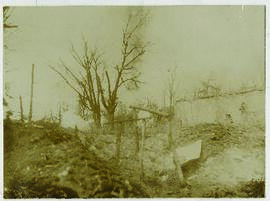 "1284. Zu den Kämpfen in der Champagne. Am Winterberg einschlagende Granaten."