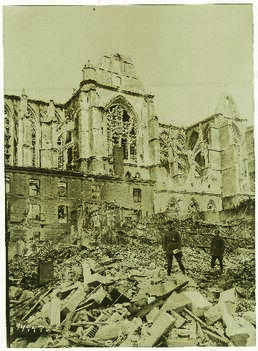 "1493 Das sterbende St. Quentin. Der Brand der Kathedrale infolge der franzosischen Artiller...