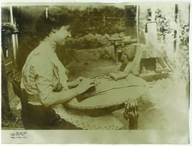 "1162 Beschäftigung der Belgier und Vlamen während des Krieges. Vlämische Klöpplerin."