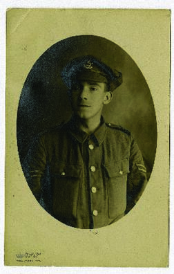 Retrato de medio cuerpo del sargento J.W. Williamson