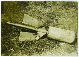 "581 Nicht explodiertes russisches Lufttorpedo vor der österreischischen Stellung."