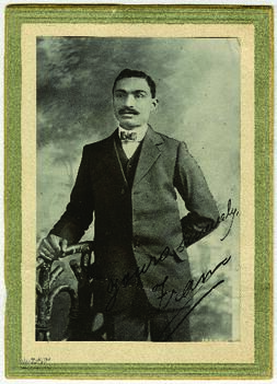 Retrato de tres cuartos de F.M. Chhapkhanawalla