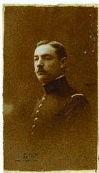 Retrato de medio cuerpo del teniente Marcel Bonneville