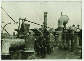 "706 Zur Hebung des grossen Dampfers des Norddeutschen Lloyd "Gneisenau", der im H...