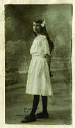 Retrato de la niña Madelein Collin, hija del soldado desaparecido Georges Collin