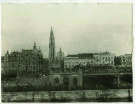 "707 Zur Hebung des grossen Dampfers des Norddeutschen Lloyd "Gneisenau", der im H...