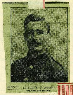 Recorte de prensa con retrato de busto del cabo A.G. Styles