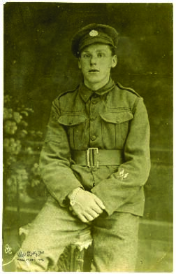 Retrato de tres cuartos del soldado J. Moxhay