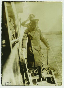 "103 Zur Rückkehr der "Möwe": Graf Dohna Schlodien, der Führer der "Möwe&quot...