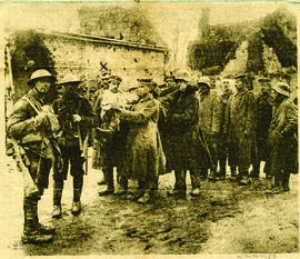 Grupo de prisioneros franceses entre los que se identifica a Manuel Fernand
