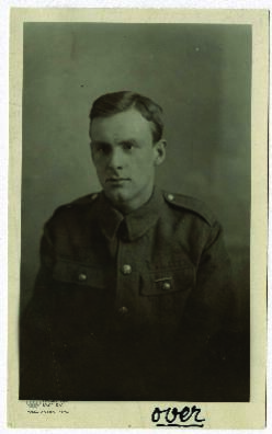 Retrato de medio cuerpo del soldado Walter A. Lovett