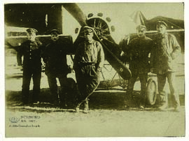 "1099 Hauptmann Bölcke mit seinem Flugzeug."