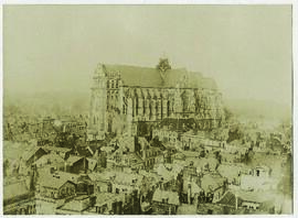 "1491 Die Kathedrale von St. Quentin vor ihrer Zerstörung (aufgenommen im Februar 1917)."