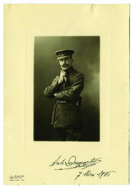 Retrato de estudio y tres cuartos del teniente Antoine Dumortier