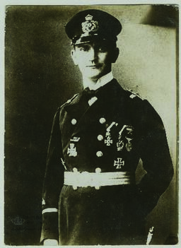 "1297 Oberleutnant zur See von Heimburg, einer der erfolgreichen U-Boot-Kommandanten."