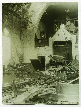 "312 Sennheim: Das Innere der evangelischen Kirche, die durch feindliches Feuer zerstört wur...