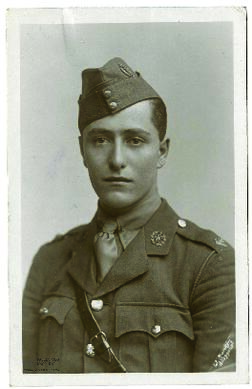 Retrato de medio cuerpo del teniente Jack Mollison